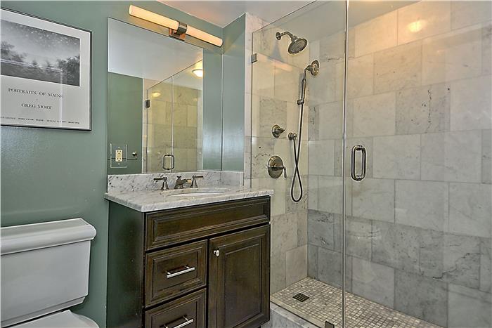 2800 Wisconsin Ave NW DC Bathroom